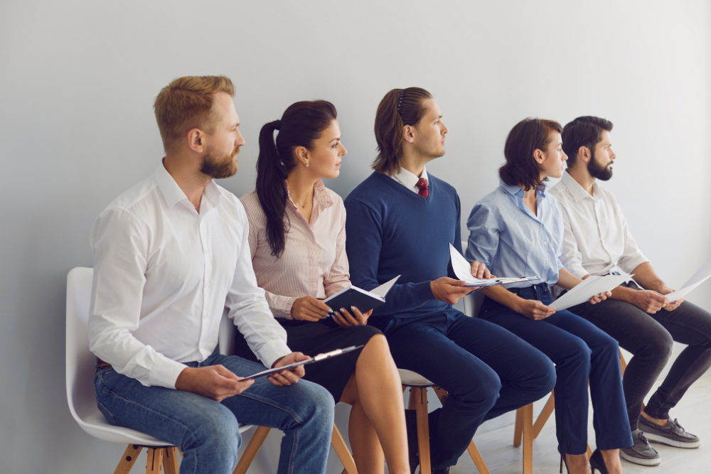 Giovani aspiranti ad un colloquio per il loro primo lavoro